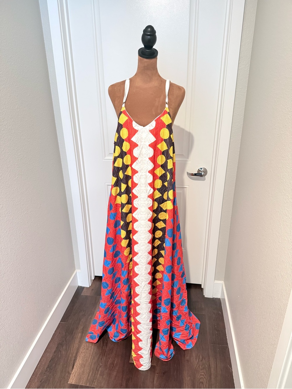Sleeveless V-Neck Multi‑Color Printed Maxi Dress with White Lace Trim